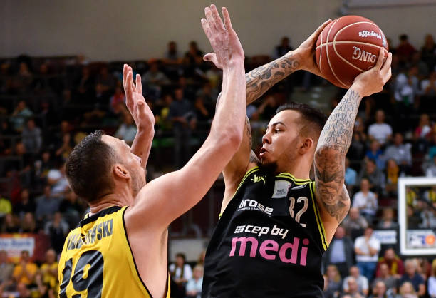 上均明显领 上均明显领